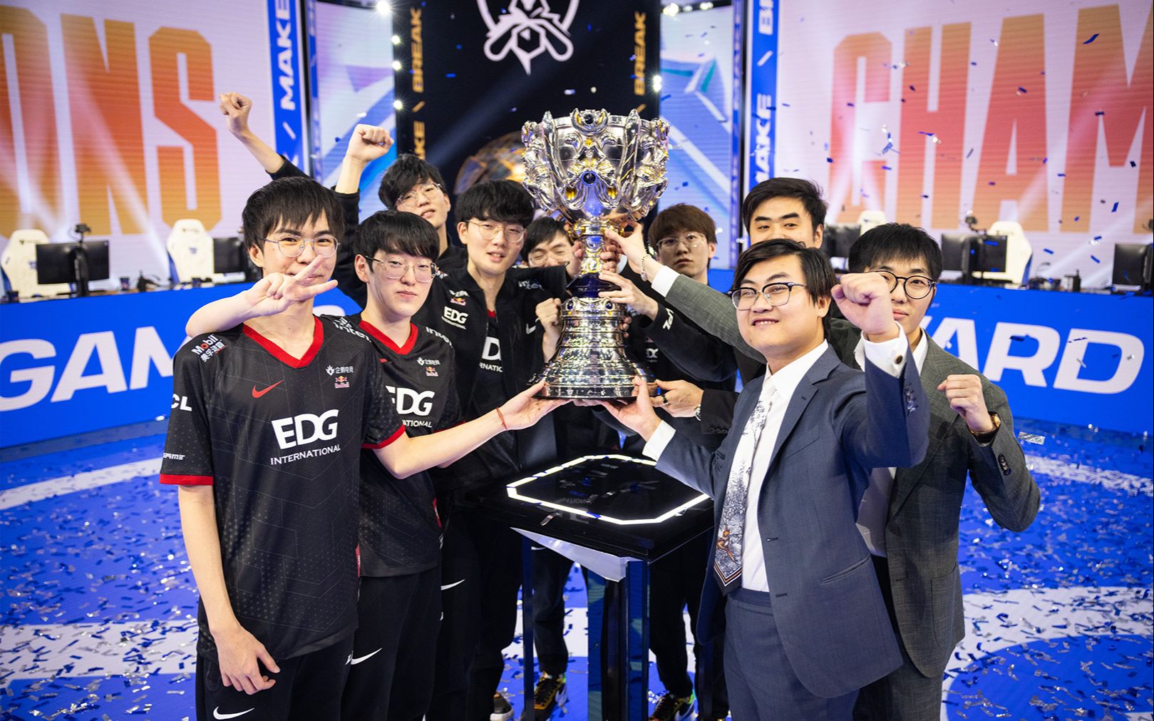 开云官网在线-包含&quot;年度最佳瞬间：逆转、平分、夺冠精彩不断&quot;的词条