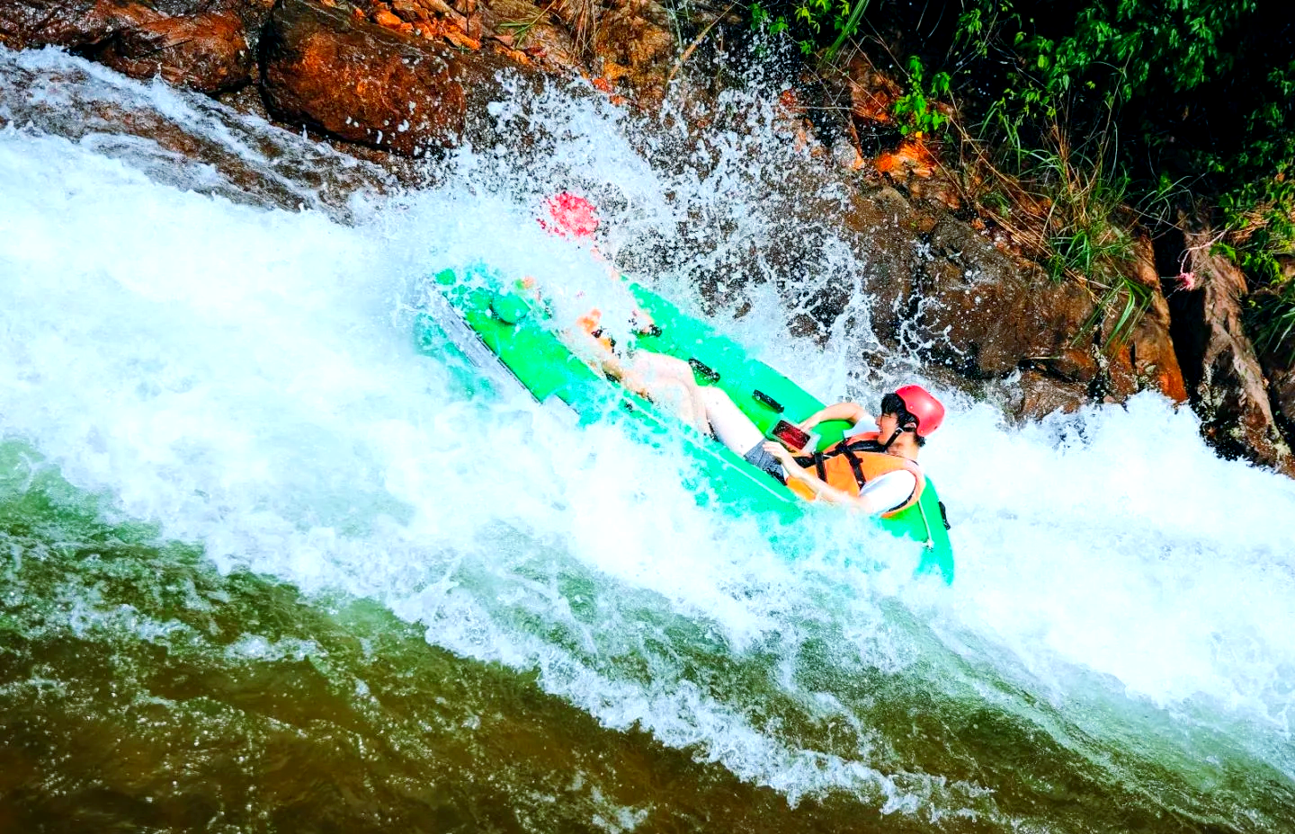 kaiyun体育综合-小镇特色水上漂流，挑战自然水域的趣味运动的简单介绍
