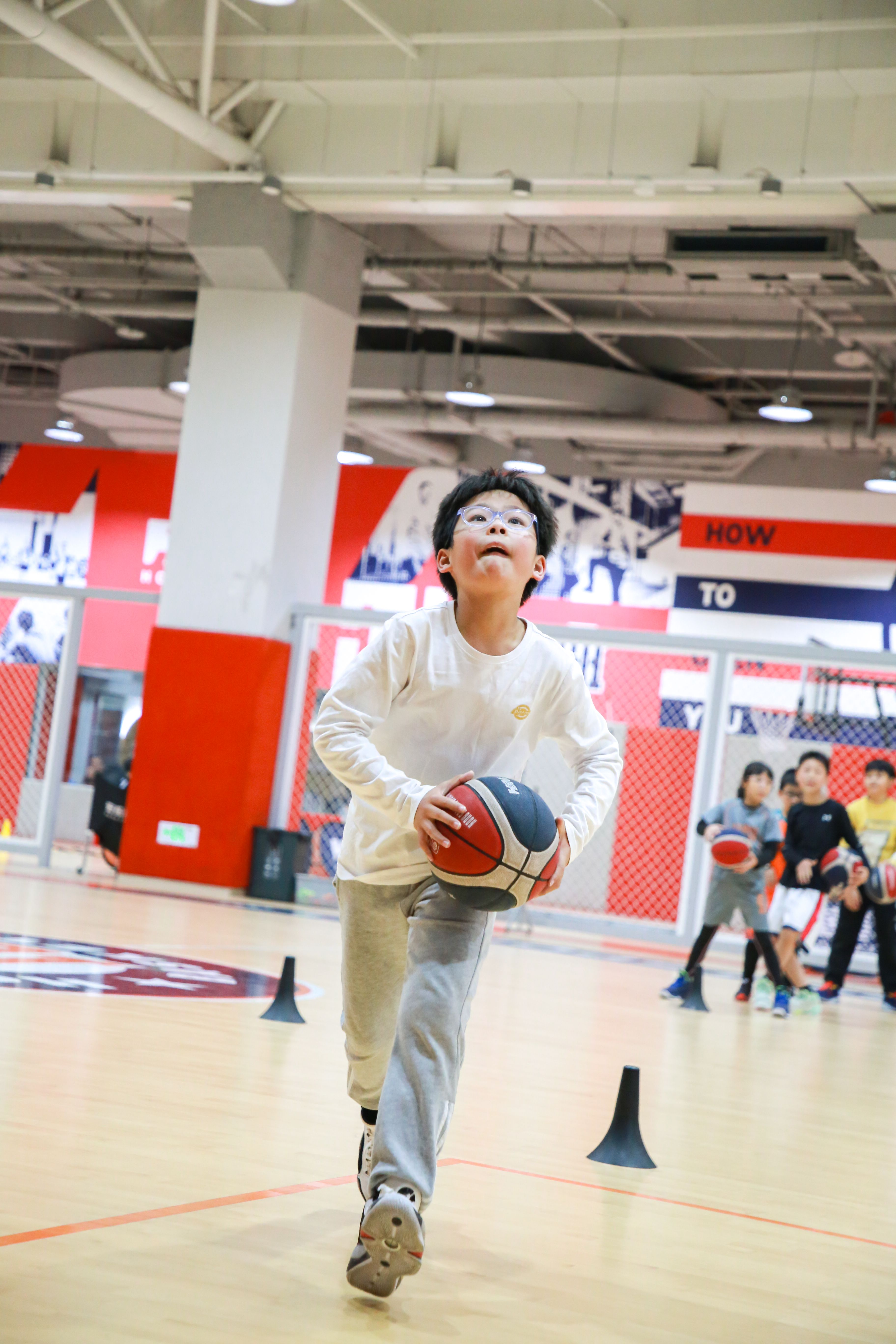 现场炫技:球员炫酷过人集锦的简单介绍 现场炫技:球员炫酷过人集锦的简单介绍